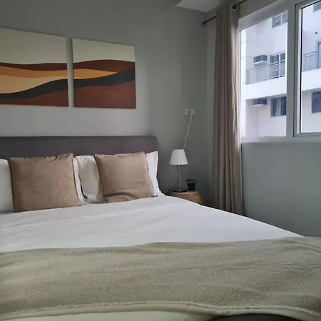Homey Condo Unit In Bgc - B Soma Nt